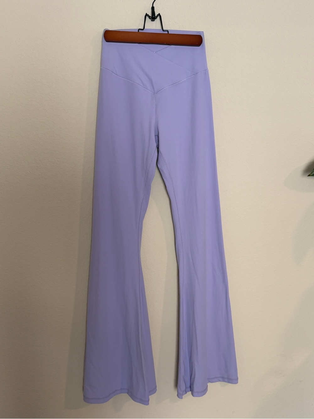 Sunzel V-Waist Lavender Flare Leggings for Women - Picture 4 of 7